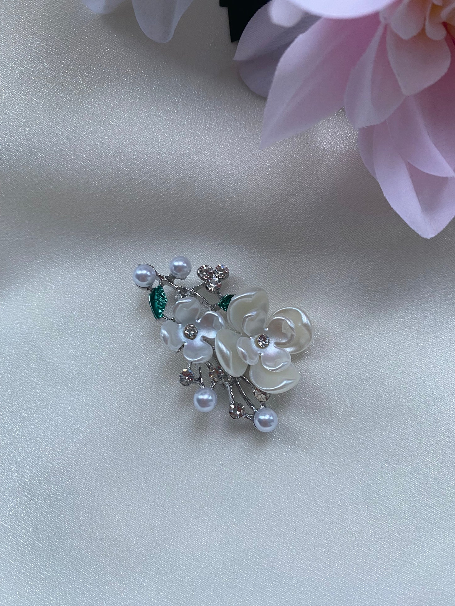 İncili Çiçek Dalı Broş