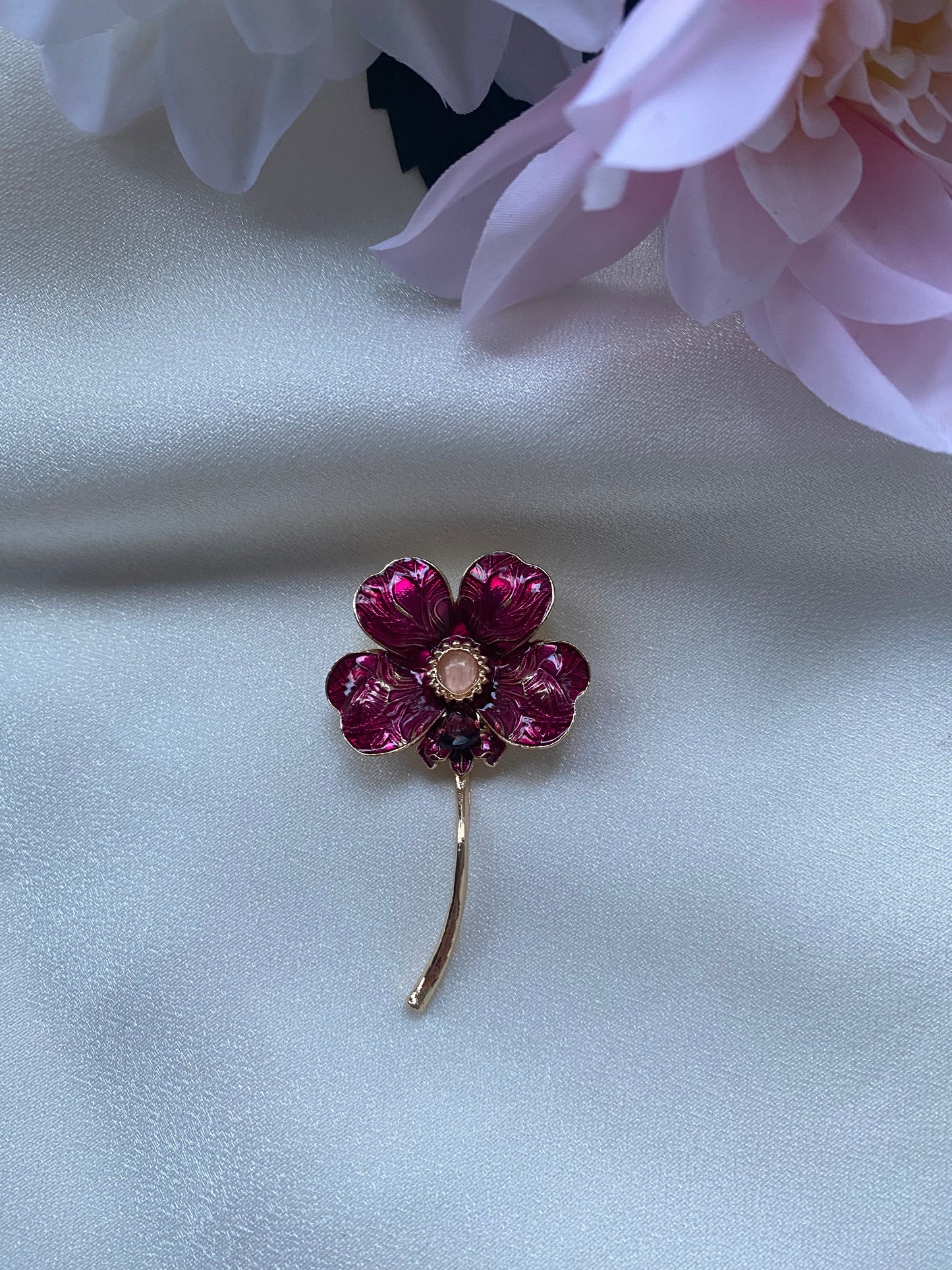 Pembe Çiçek Broş