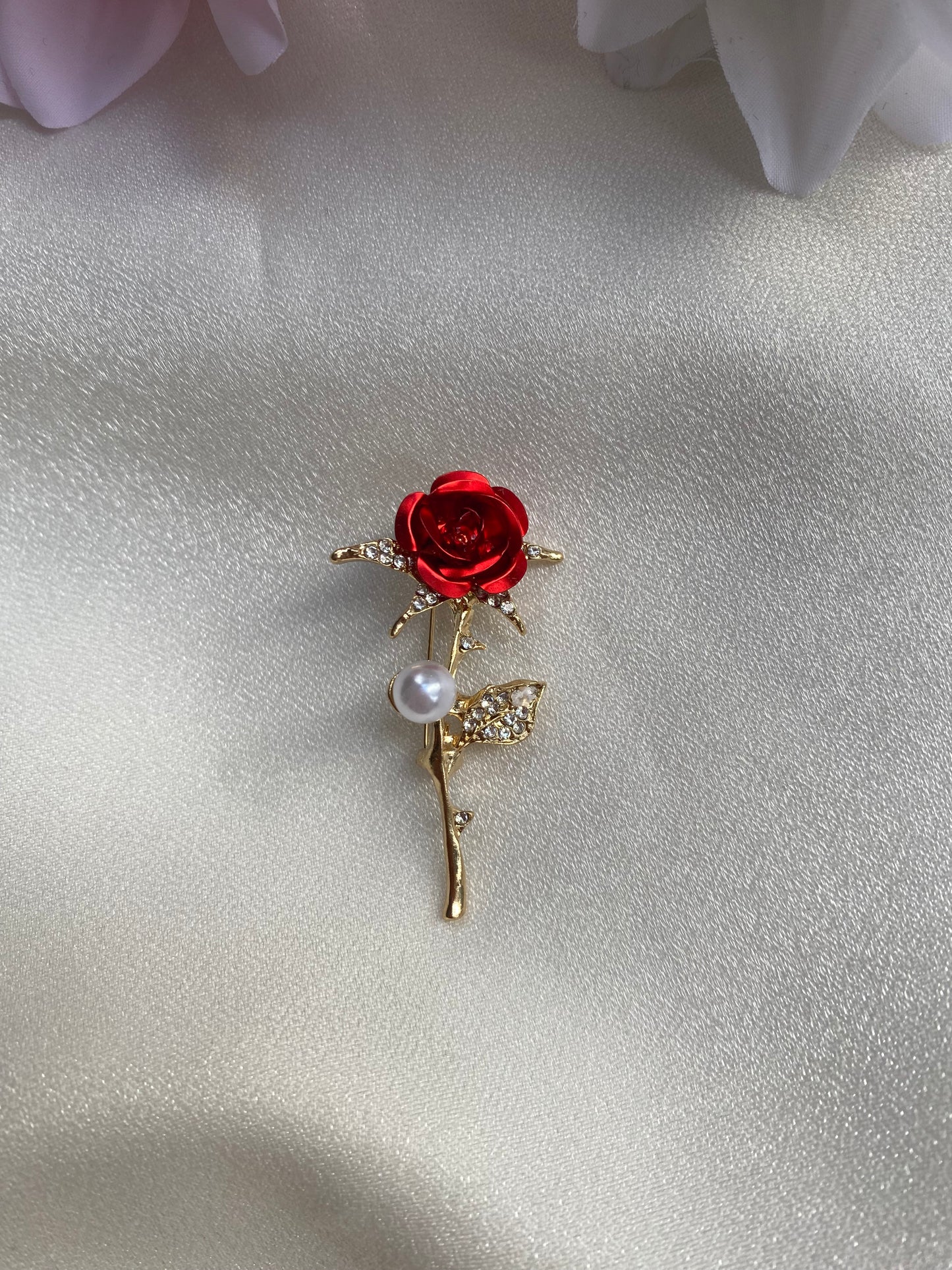 Tek Dal Kırmızı Gül Broş