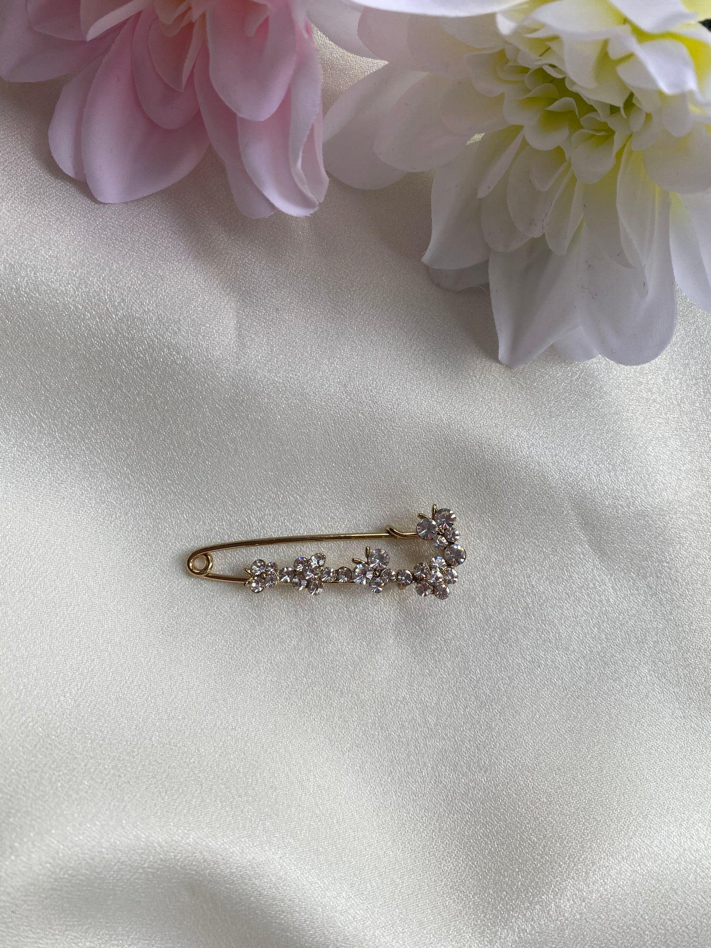 Taşlı Çengelli İğne Broş
