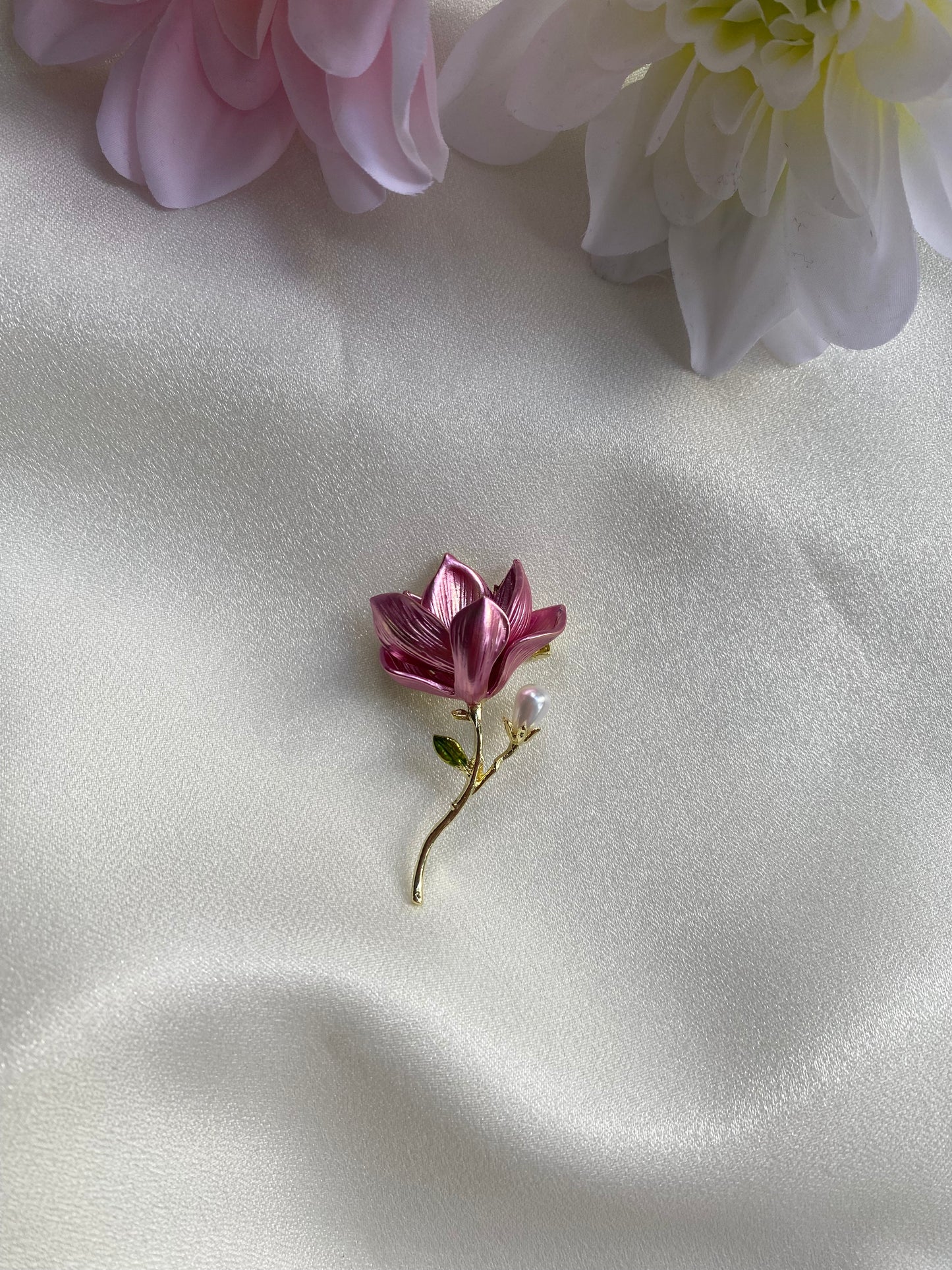 İnci Detay Lotus Manolya Broş