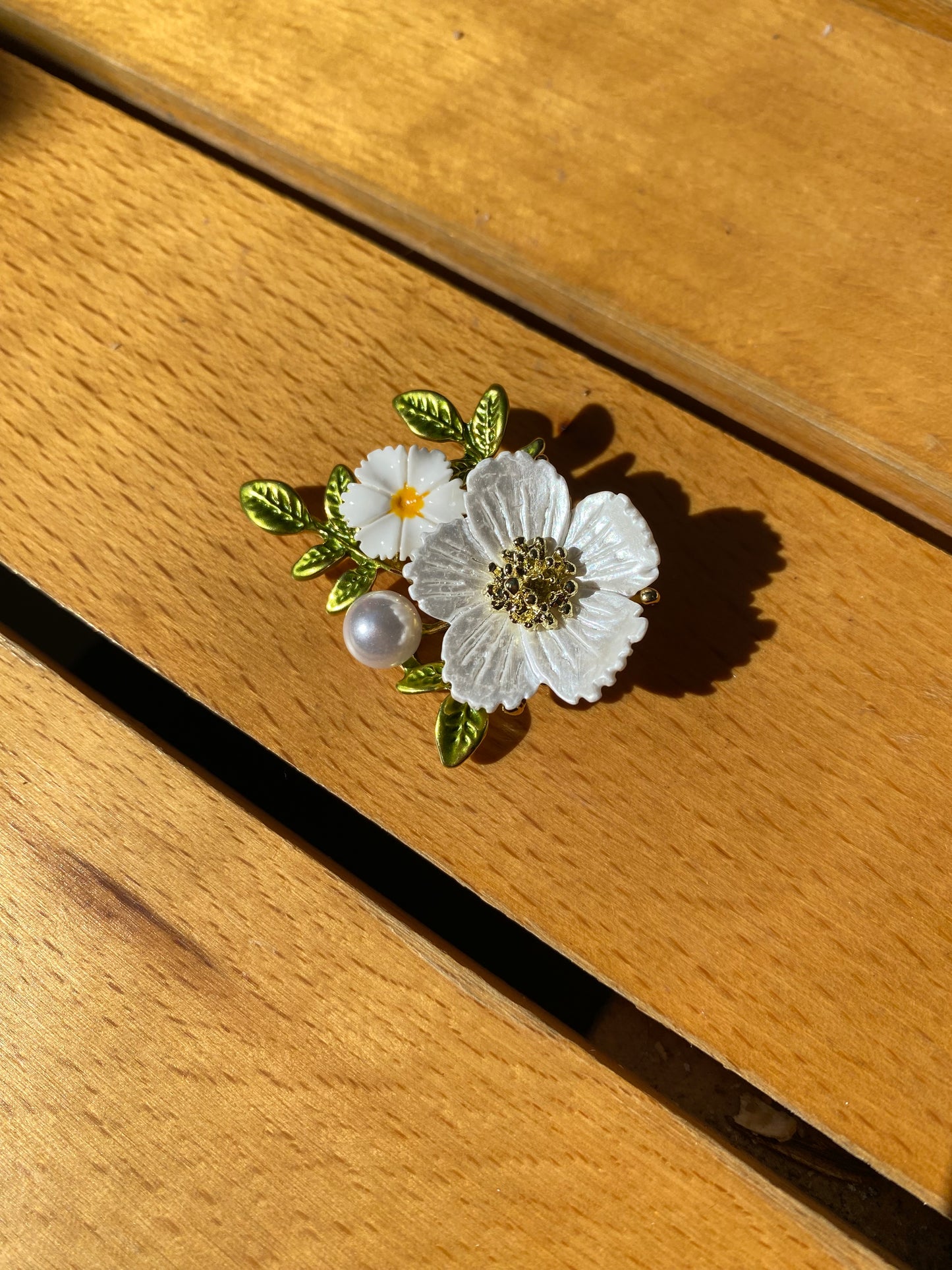 İnci Detay Papatya Çiçek Broş