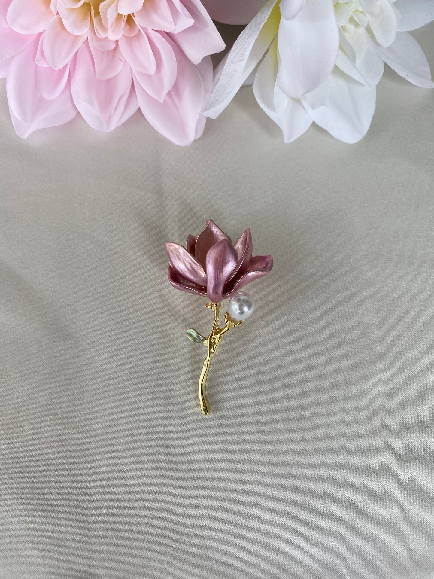 İnci Detay Lotus Manolya Broş