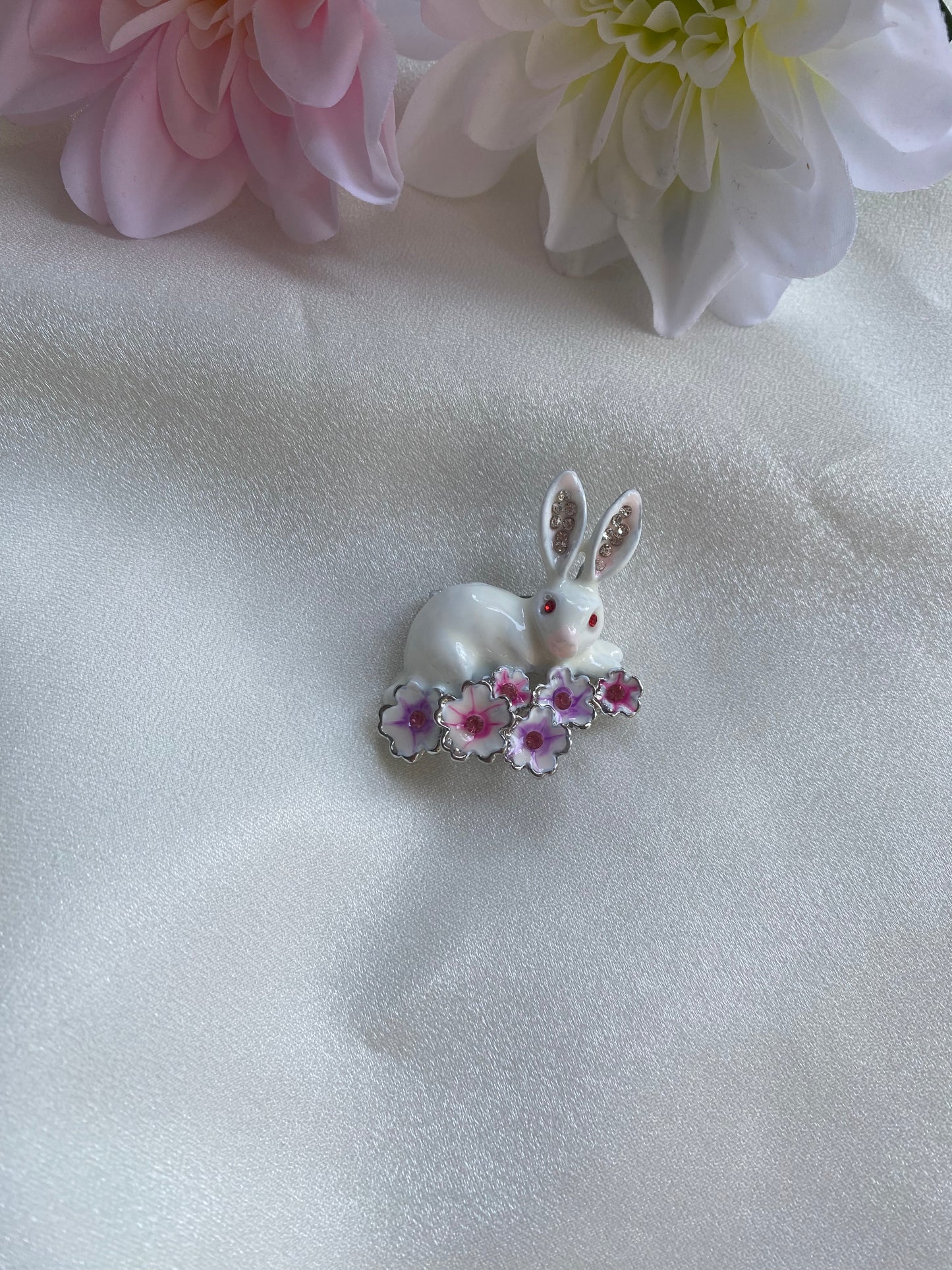 Çiçekli Tavşan Broş