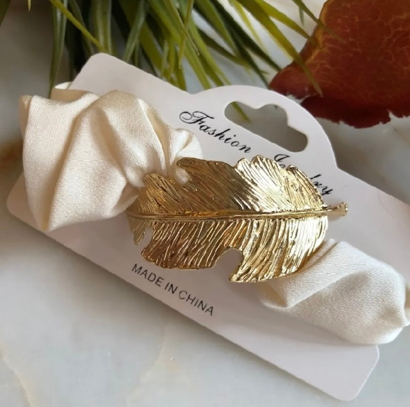 Metal Yaprak Aksesuarlı Saten Lastik Toka