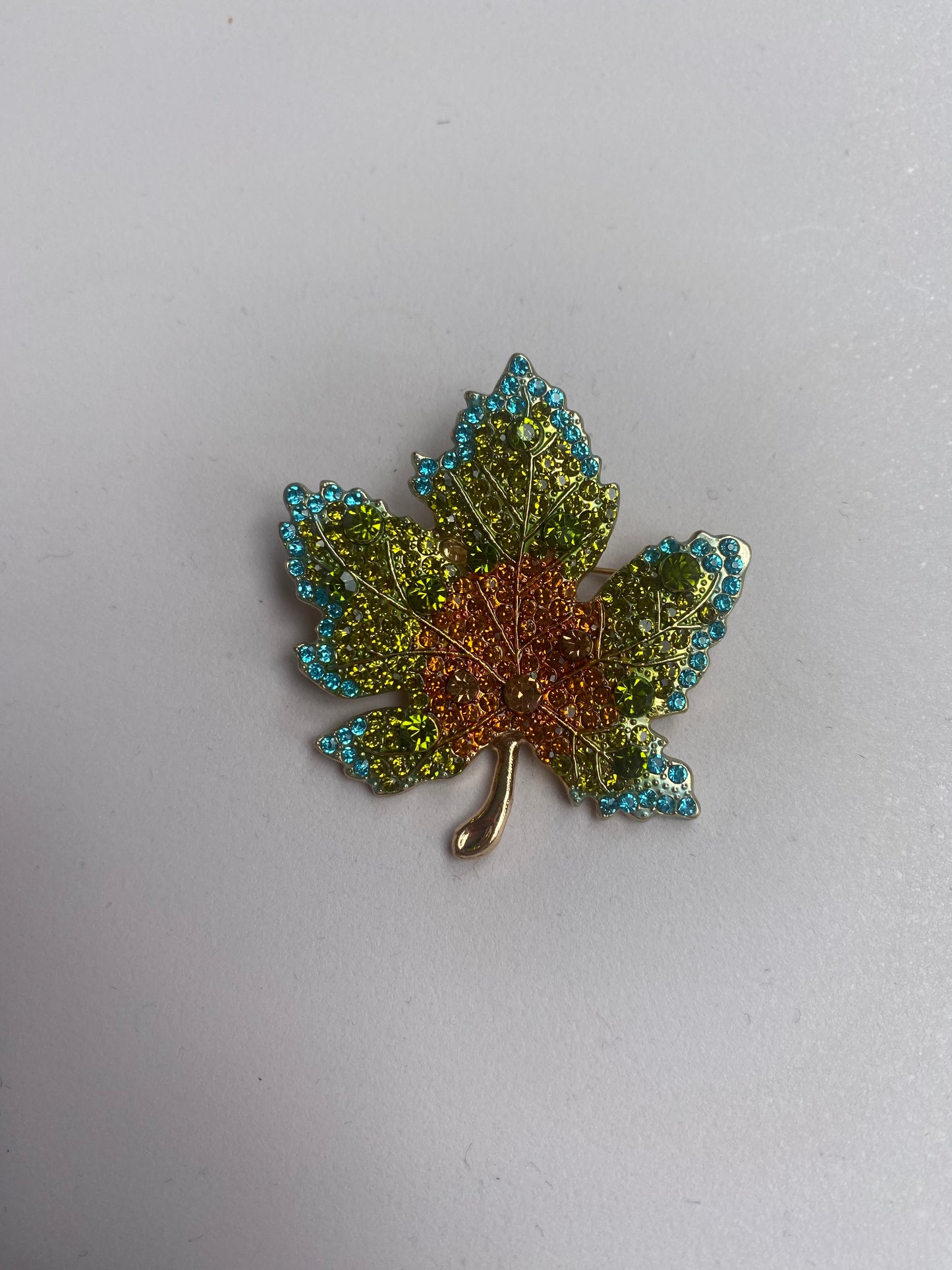 Zirkon Taşlı Akçaağaç Yaprak Broş