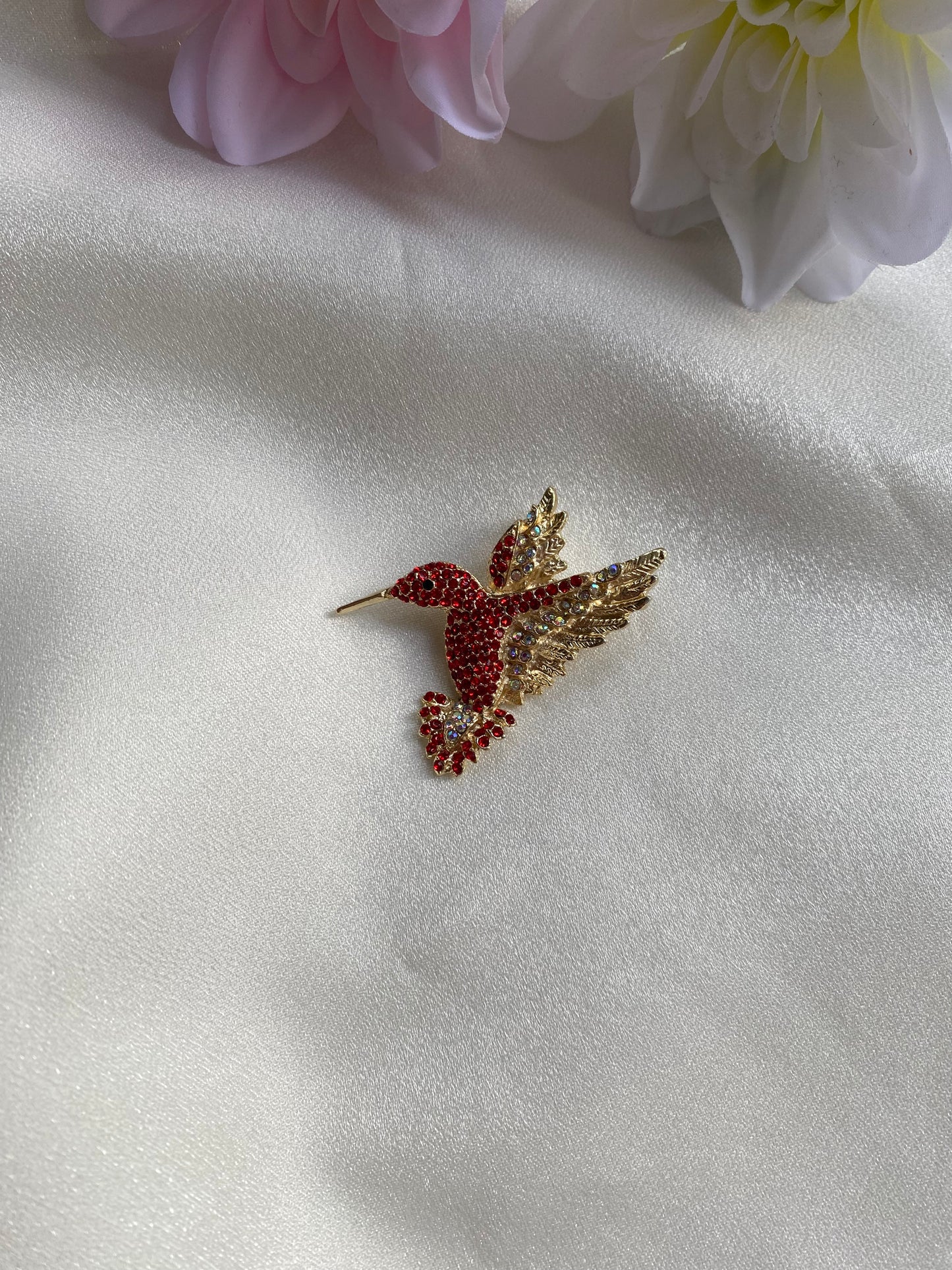 Kırmızı Taşlı Sinek Kuş Broş
