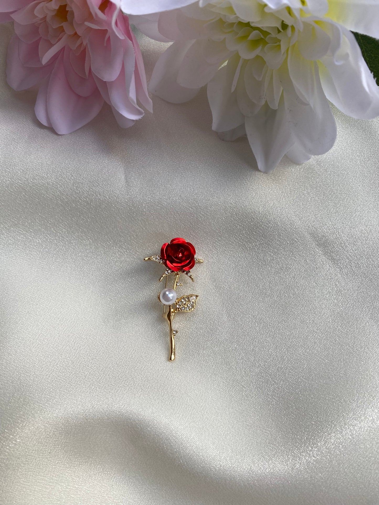Tek Dal Kırmızı Gül Broş