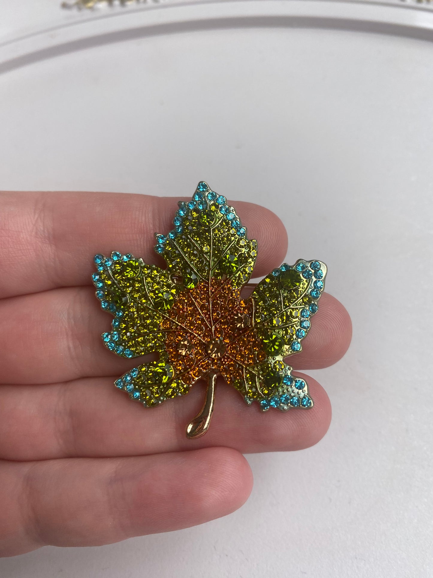 Zirkon Taşlı Akçaağaç Yaprak Broş
