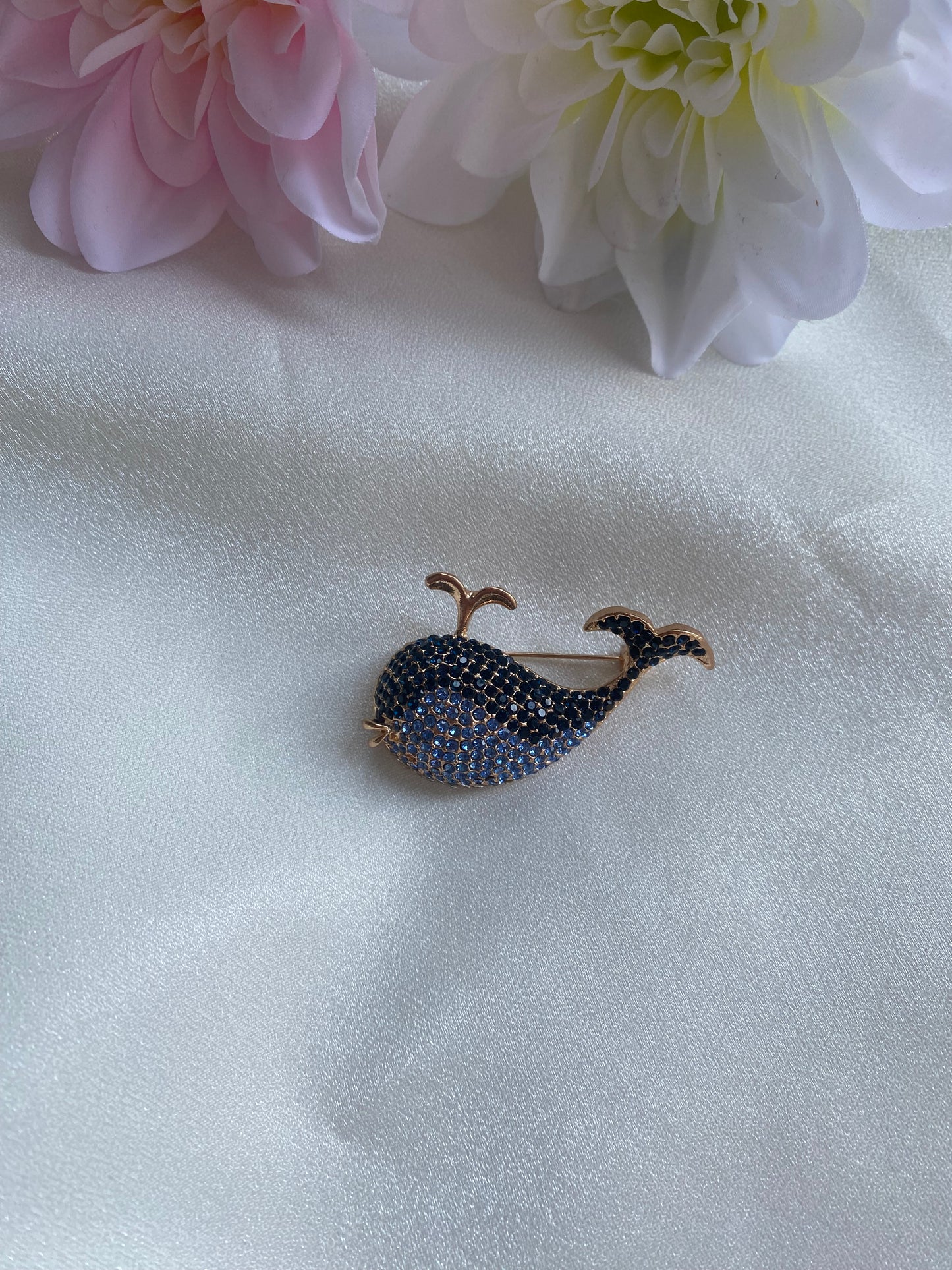 Taşlı Balina Balık Broş